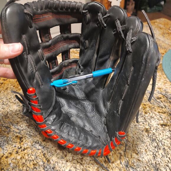 Wilson Black and Red Baseball Glove Model A950 Size 14" Model AD6RB16B514 - Picture 4 of 14